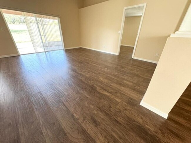 Building Photo - 205 Pima Trail