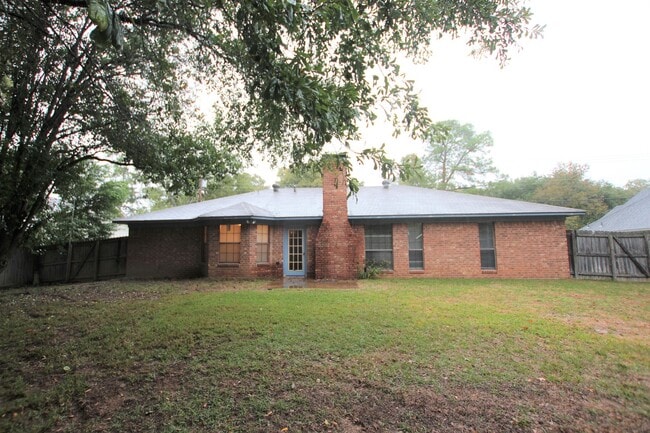 Building Photo - 3113 McDonald Rd