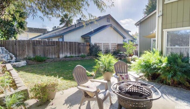 Building Photo - Beautiful Home For Rent in Antelope! Pets ...