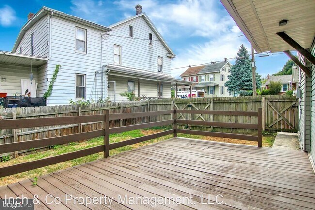 Building Photo - 4 br, 1 bath House - 461 Highland Street W...