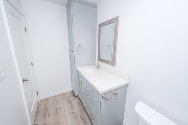 Building Photo - Spacious 1BR/1BA condo with patio and parking! Lake Murray Area $2195.00