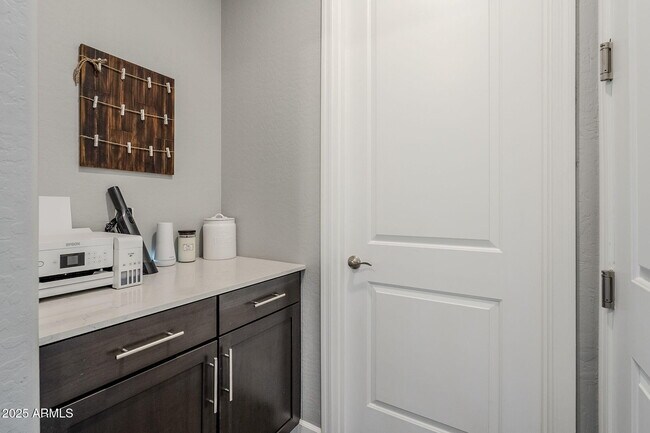 Building Photo - 9935 E Thornbush Ave