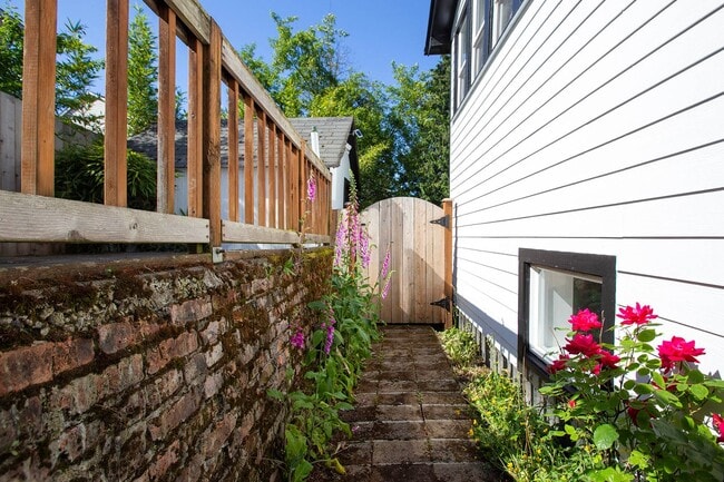 Building Photo - 13027 40th Ave S