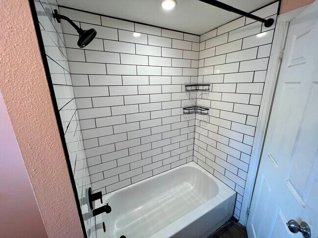 Building Photo - 3329 E 32nd Ave