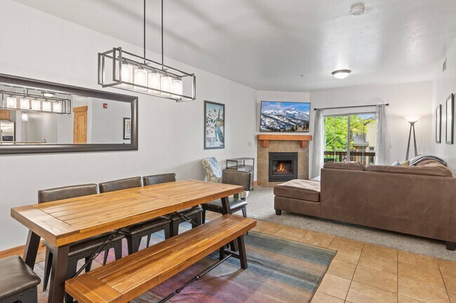 Building Photo - Stunning Furnished Park City Condo