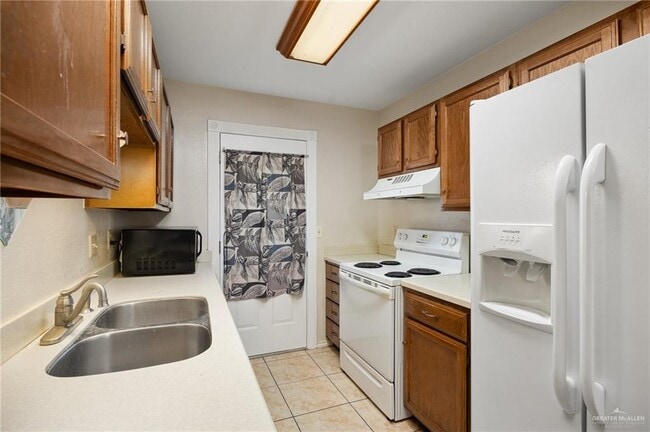 Building Photo - 15 Evergreen Ave