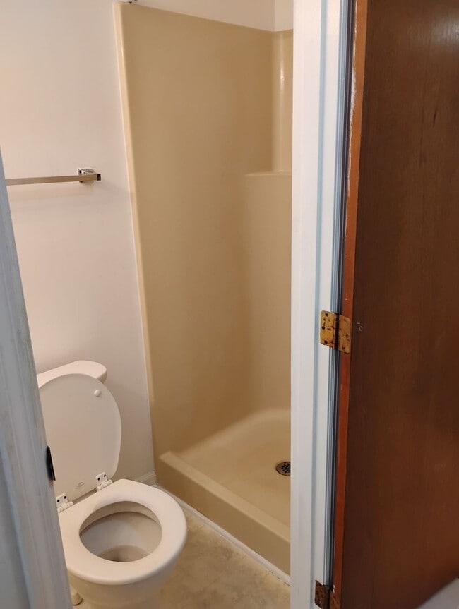 Building Photo - Unit 21F- Golf Colony