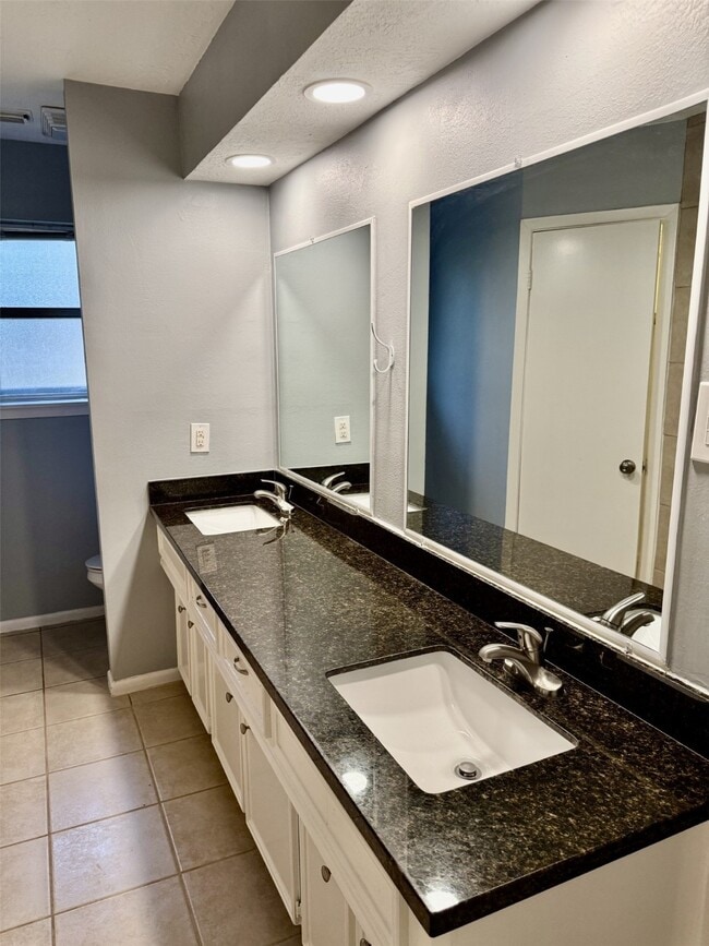 Building Photo - 717 Blue Ridge Dr