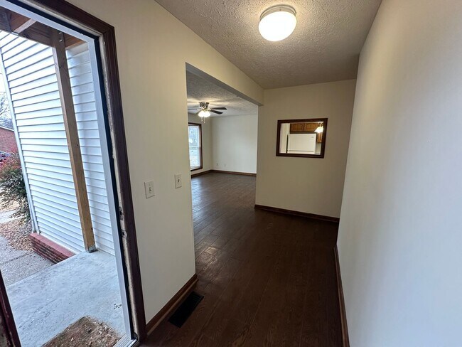 Building Photo - 1904 Sherrie Lane