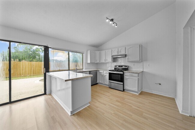 Building Photo - 6531 Vanlynn Ln