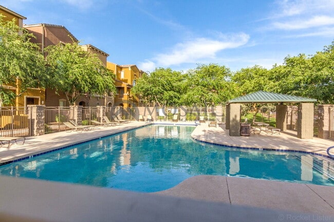 Building Photo - 900 S 94th St