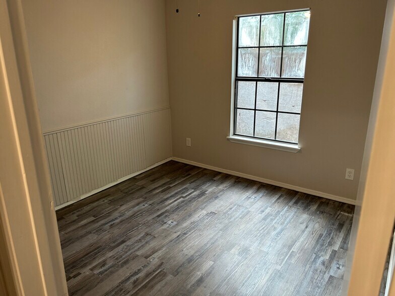 Building Photo - 4312 Avon Ct