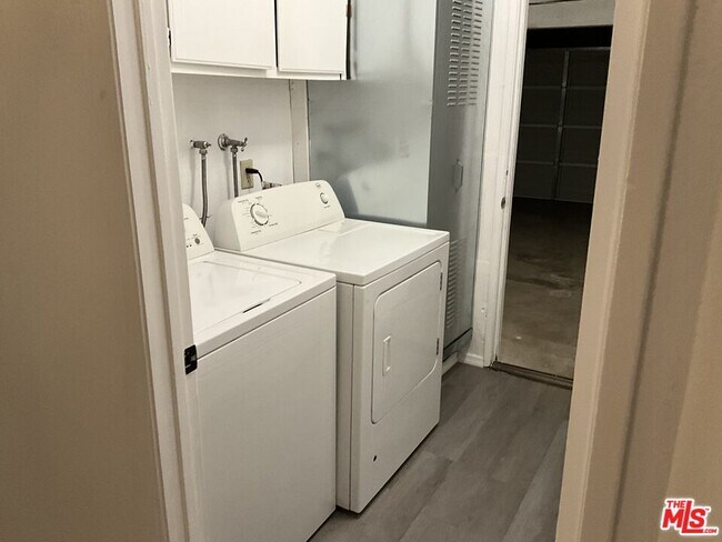 Building Photo - 6146 Jennifer Ln