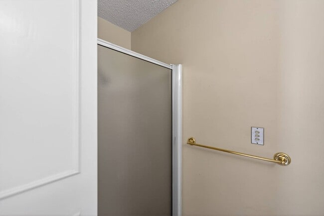 Building Photo - 1910 W 4th St S