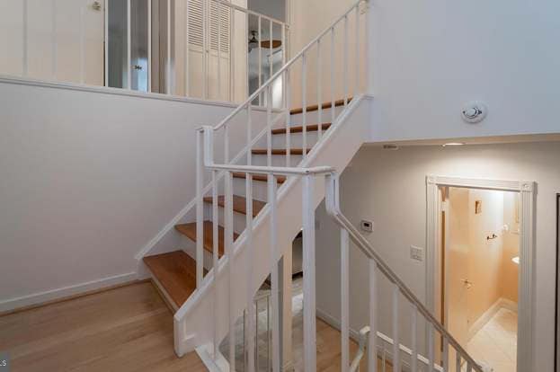 Building Photo - 9753 Lake Shore Dr