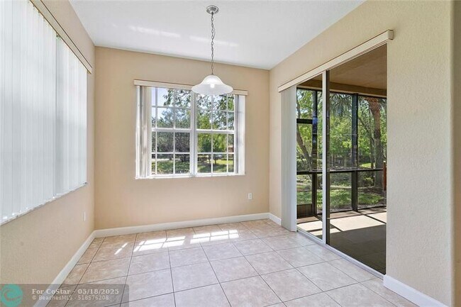 Building Photo - 8140 NW 128th Ln