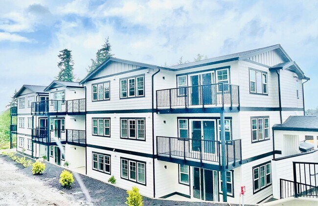 Building Photo - Newer Two Bedroom Apartment!
