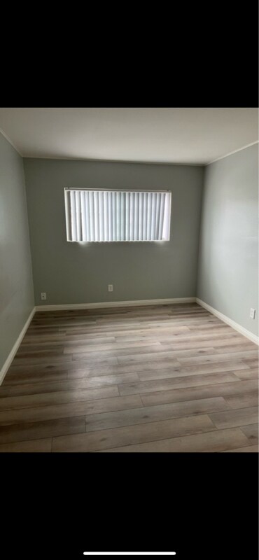 Building Photo - 6928 Woodley Ave