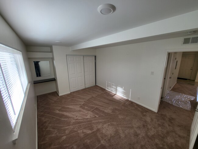 Spacious Bedroom with Makeup Mirror - 1662 S Grant St