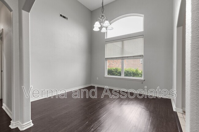 Building Photo - 4307 SW Fieldstone Blvd