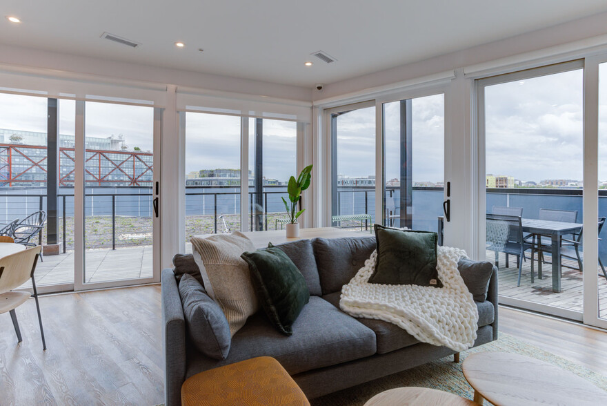 Primary Photo - Chic, All-Inclusive Community Living at Ca...