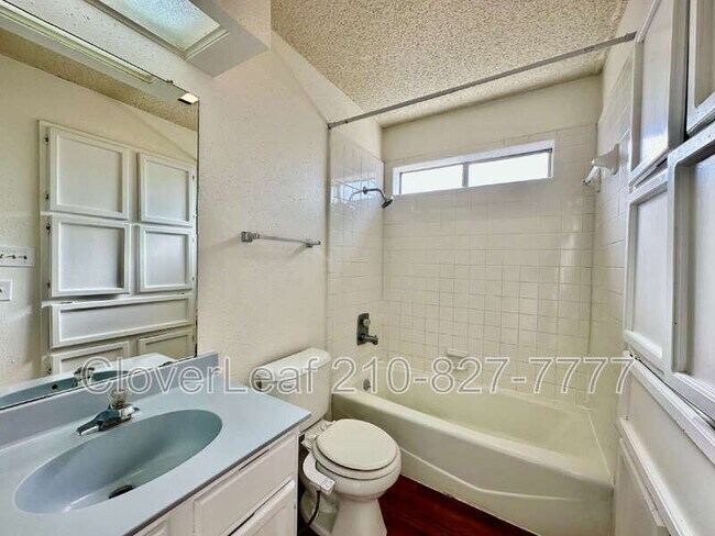 Building Photo - 10565 Starcrest Dr