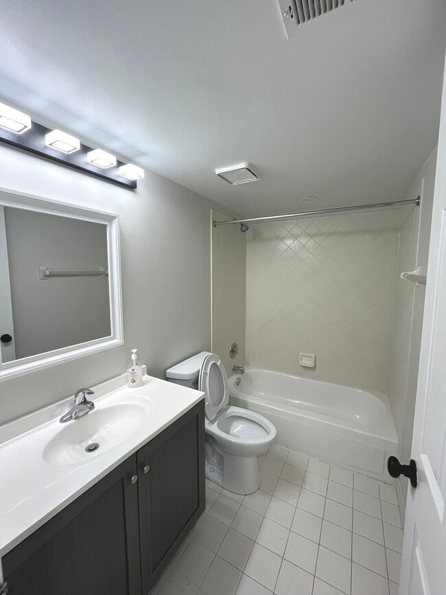 Building Photo - 7875 N Caldwell Ave