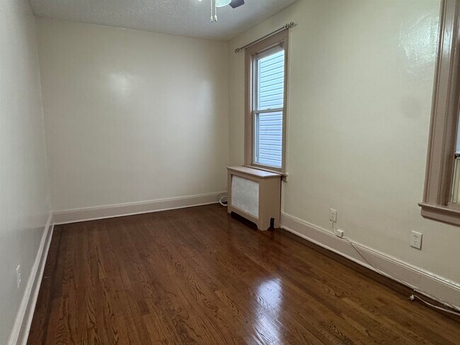 Building Photo - 13 W 27th St