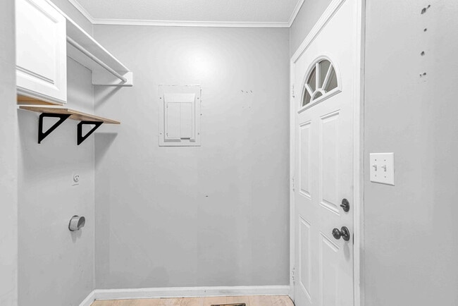 Building Photo - 203 Pineview Rd