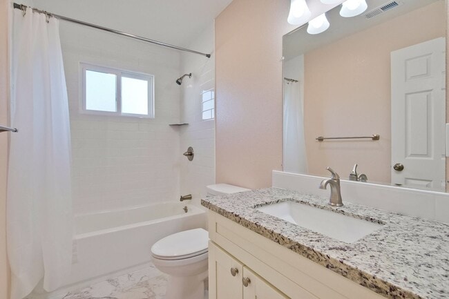 Building Photo - 1425 Sunshadow Ln