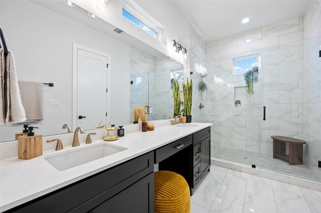 Building Photo - 6117 Campos Dr