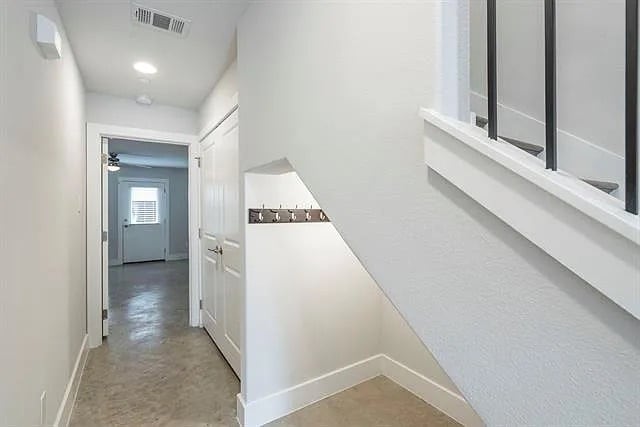 Building Photo - 1292 N Prairie Ave