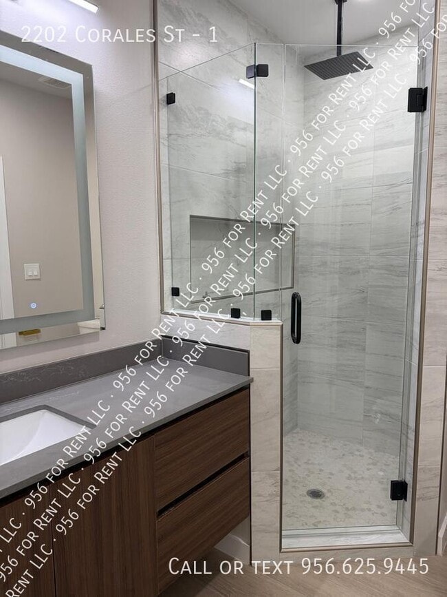 Building Photo - 2202 Corales St