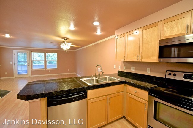 Building Photo - 2 br, 2.5 bath House - 3956 Carman Drive