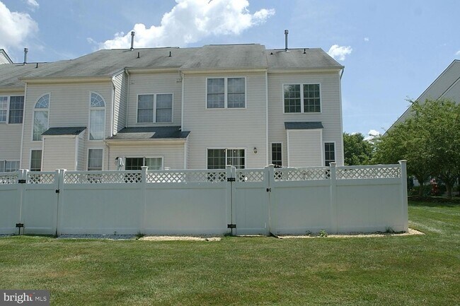 Building Photo - 33 Farmington Ct