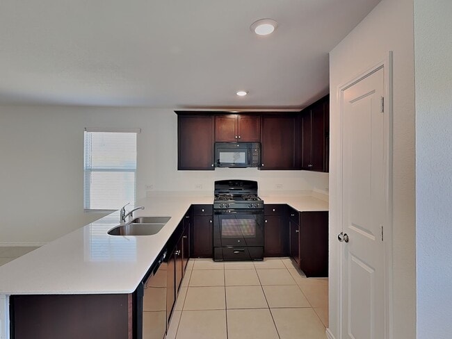 Building Photo - Modern Comfort Meets Prime Location – Single-Story Living at Its Best!