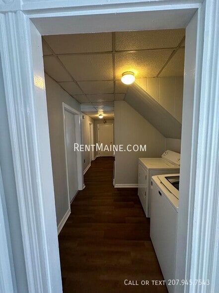 Building Photo - 203 Center St