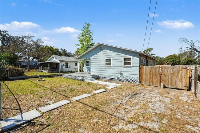 Building Photo - 8902 El Portal Dr