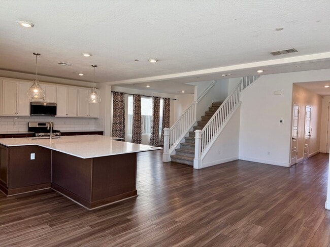 Building Photo - Spacious Next-Gen Lennar Home for Rent in the Clovis Unified School District