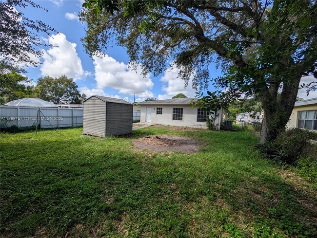 Building Photo - 720 NW 15th Terrace