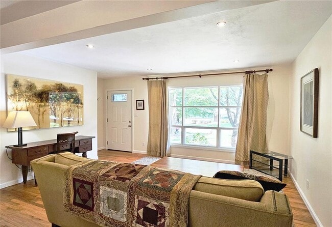 Building Photo - 194 Kenneth Dr