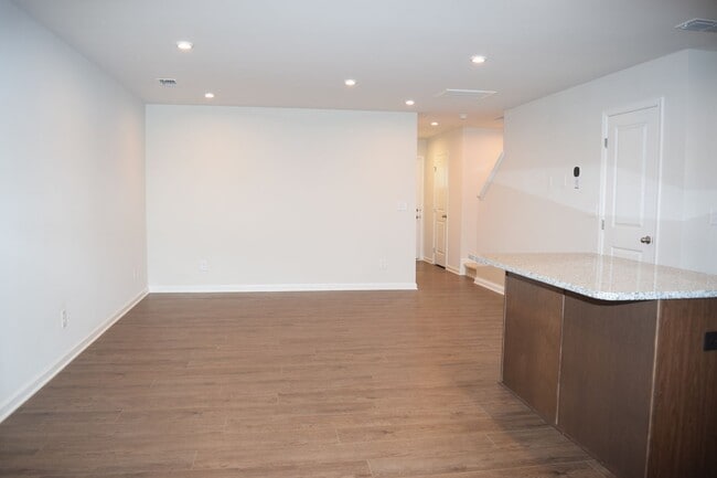 Building Photo - Modern 3-Bedroom Townhome in Desirable Bear Park