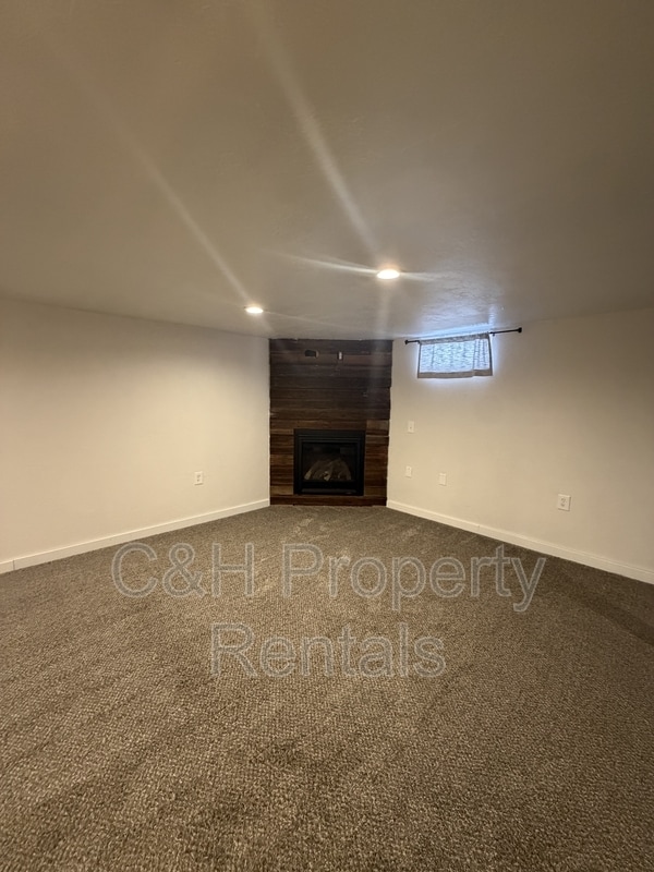 Building Photo - 1017 25th St W