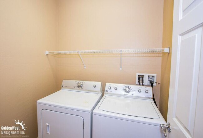 Building Photo - Exceptional Two Story 3Bdm 2.5Ba Home in Beautiful Providence.