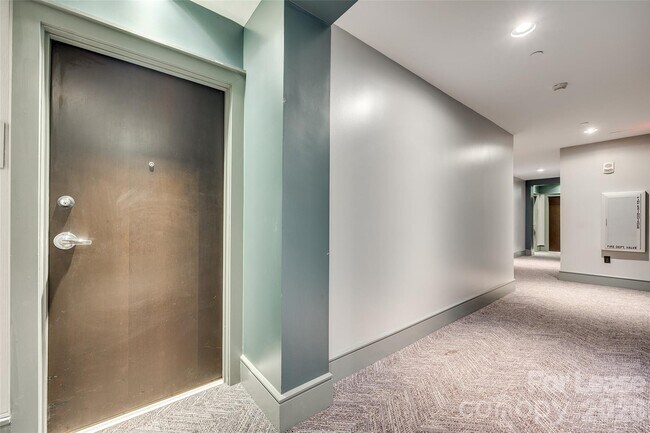 Building Photo - 333 W Trade St