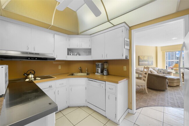 Building Photo - 3700 Galt Ocean Dr