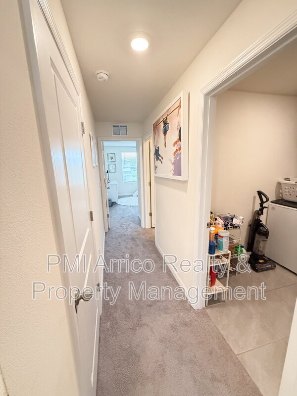 Building Photo - 10744 Chippewa Dr