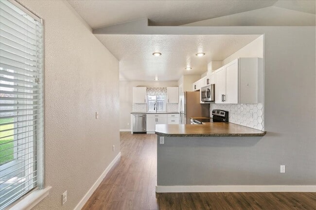 Building Photo - Stylish 3-Bed Home with Spacious Backyard ...