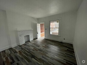 Building Photo - Spacious 2 bedroom 1 bath house for rent!