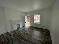 Building Photo - Spacious 2 bedroom 1 bath house for rent!